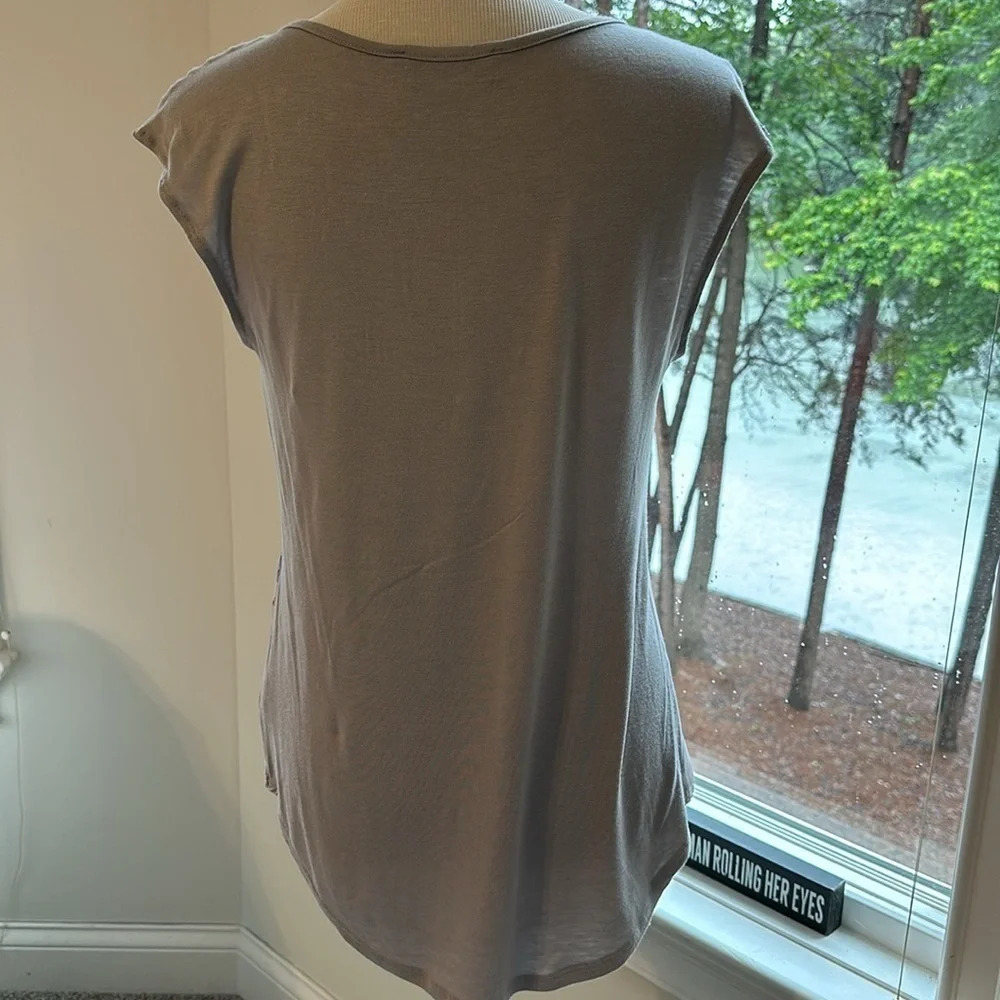Staccato Mixed Media, Hi-lo Top, Medium, Like new condition - Picture 4 of 6